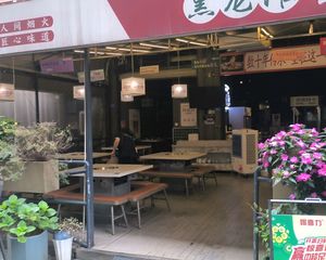 步行街入口全业态商铺带30平米外摆年收5.5万价格可谈