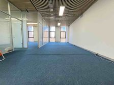地铁口精装写字楼直租|采光佳+空间灵活