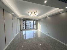 赔50万急售、精装微住、绿地新里城,带地下车位,20平地下室