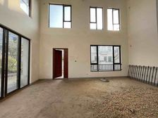 绿地卢塞恩小镇 东端联排别墅 送足球场大的花园 上下四层5房