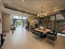 独立电梯花园私家泳池洋房名人聚居地,往返中港便利!