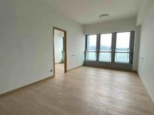 屋苑門口就有巴士站 私隱度高 臨海生活圈 全新實用