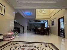 三正半山独栋别墅,位置好坐南朝北,拎包入住.位置不错