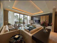 屹立九龙半山豪宅地段,居高望远,眺望九龙半岛!