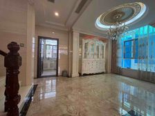 三正半山独栋别墅,靠近湖边,花园大格局好,拎包入住