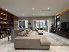 美少妇富人区电梯双拼别墅 融汇香山美墅271平五室仅396万