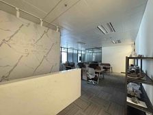 市中心地产甲级写字楼恒隆 云福精装带隔断面积237平