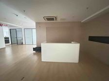 出租/扬名科创 电梯口 朝南带家具 不限行业随时可看