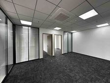 惠山天一地铁口 国慧大厦 精装38至450平大小都有 好停车