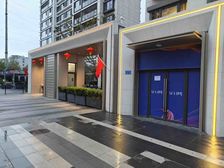 惠山小区大门口间双开间,面宽8米,两个小区门对门位置