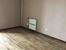 房主急售58.8万,十七中 保师铁片,中间楼层精装修