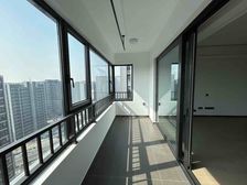 中铁逸都大三房 精装修 好楼层 三中现房 只要165。!!!