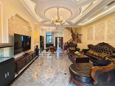 精装联排别墅5房 带花园露台地下室 花溪河环绕