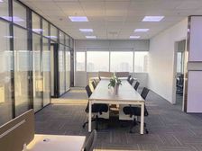 长风公园地铁站,海亮大厦200平,精装修带家具,拎包入驻