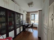 新鲜 套四 精装 小港 火车站邮轮母港低层不挡光 急售