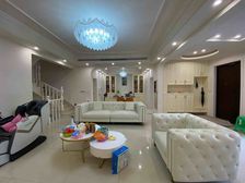 滨江路精装下叠别墅2+2结构 带大花园 全新精装 近轻轨