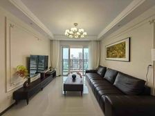 大三房两厅两卫,业主全新装修,周边配套设施齐全