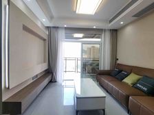 万达商圈旁精装三房 住家装修保持好 配套齐全 近轻轨