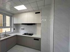 单价五千左右的电梯房!九中至臻!业主精装修三室两卫!可贷款