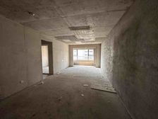 三中!人民公园!中间好楼层!毛坯房可随意装修!有证可贷款