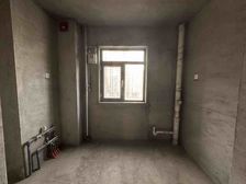 七中!胜利路小学南北通透三居室两卫毛坯房可随意装修中间楼层!