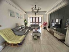 中央香榭 近地铁 总高18层 中上楼层 南北通透 精装三房