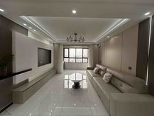 急售!业主精装修三室未住,单价五千多,有证可贷款!