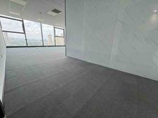 超长免租期 新区甲级写字楼 云马大厦 精装带隔断 落地窗