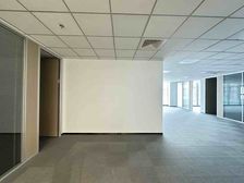 荟聚旁 精装电梯口 免租长 特价0.9起大小面积都有深港长泰