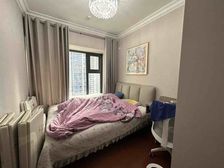 巨吴渠小学!爱琴海购物中心对面!业主精装修好楼层,采光好!