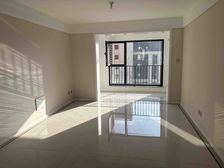 天正和平里新小区 精装三居室两卫带车位。有证可贷款