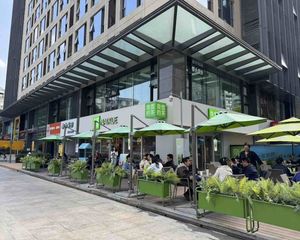 市中心,带平外摆(奈雪的茶)年收22万!当天拿证,包税