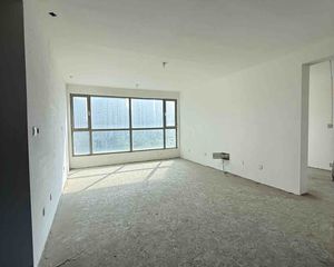 滨海路旁海景平层159平75万,有车位纯毛坯两梯两户!