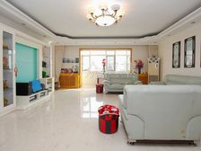 南北通透王府温馨公寓4室2厅精装修