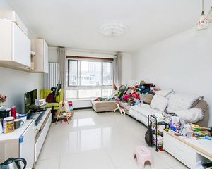 0.5% 三山新新家园 3室(中粮商圈)满五