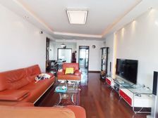 就读西校,带有一个产权车位,前后景观位置,价格可谈,急售房。