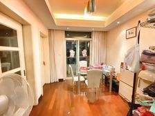 业主自住装修,客厅南北通透,采光好,价格空间大,接受置换,急
