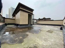 300万买,照母山轻轨旁,叠拼大上叠,带屋顶花园,五房设计