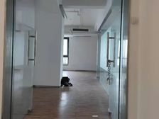 金融硅谷243.9平,精装4隔间,三面采光,独立空调。