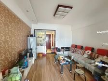 王城大道边70年产权一室,中楼层朝南采光好