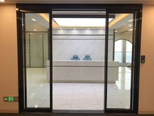 郑州东站 绿地中心双子塔 864平方米 全新装修 家具全齐