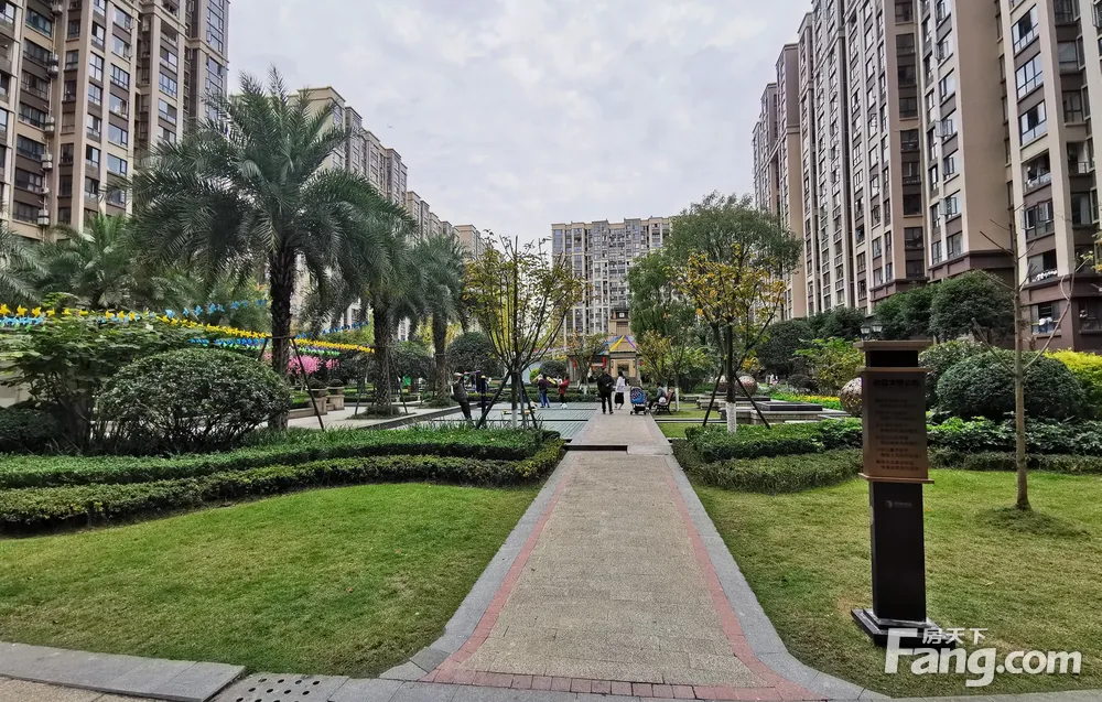 天府五街旁邦泰华府公馆清水套二出售