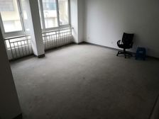 百来万就能拥有地铁口别墅 地面3层地下1层