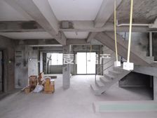 画片高新区试验小,高层端头钟间大四房四阳台,厅挑高四五米
