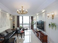 繁华地段,房型正气,近商圈,得房率高