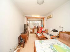 新出一楼带双天井两房诚售,满五年,采光好,交通便利,配套成熟