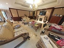 花园大套下叠别墅,含地下室322平,前后双花园双露台,带车位