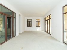 新出御河湾别墅纯毛坯 大院子 急卖 随时看房