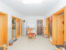 一梯两户两房天花板户型,建平一路之隔,小区安静位置,业主诚售