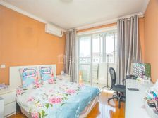 婚房装修全明户型一室一厅,高区全天采光无遮挡,业主诚意出售。